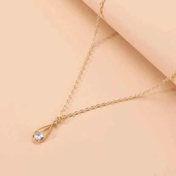 *Laura* Teardrop Pendant Necklace - Picture 3 of 4